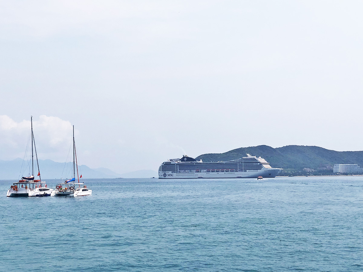 Khánh Hòa: Tàu biển cao cấp đưa hơn 2.000 khách châu Âu đến Nha Trang