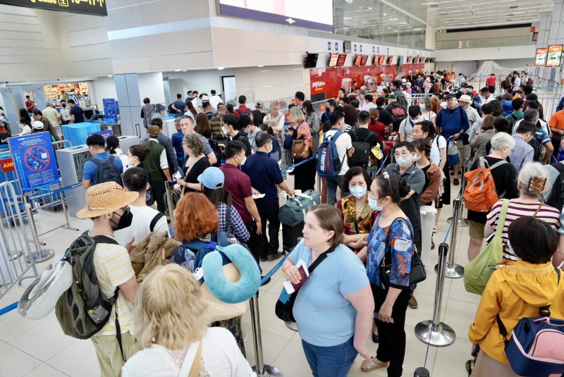 Hà Nội: Số lượng khách qua sân bay Nội Bài dịp 30/4 tăng 20%