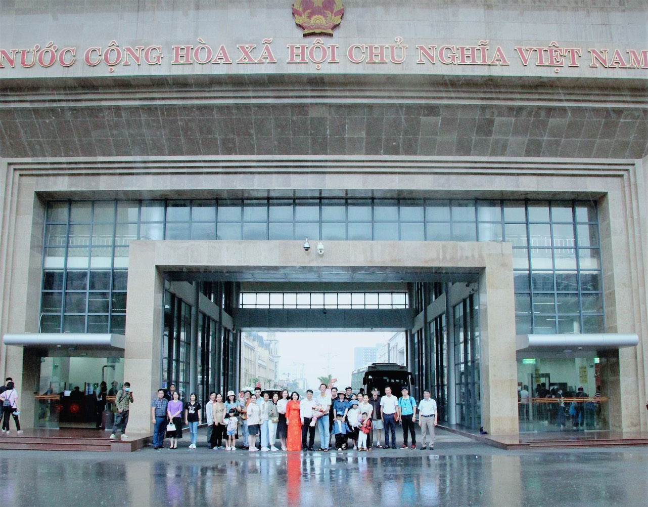 TP. Móng Cái đón chào đoàn khách du lịch trên chuyến bay thương mại đầu tiên chặng Cần Thơ - Quảng Ninh