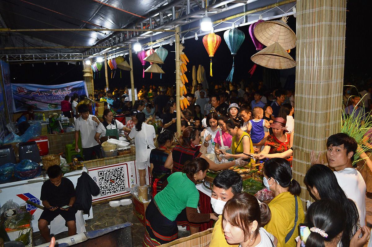 Hơn 30 nghìn lượt khách đến với Lễ hội Văn hóa - Ẩm thực Việt Nam 2023 tại Quảng Trị
