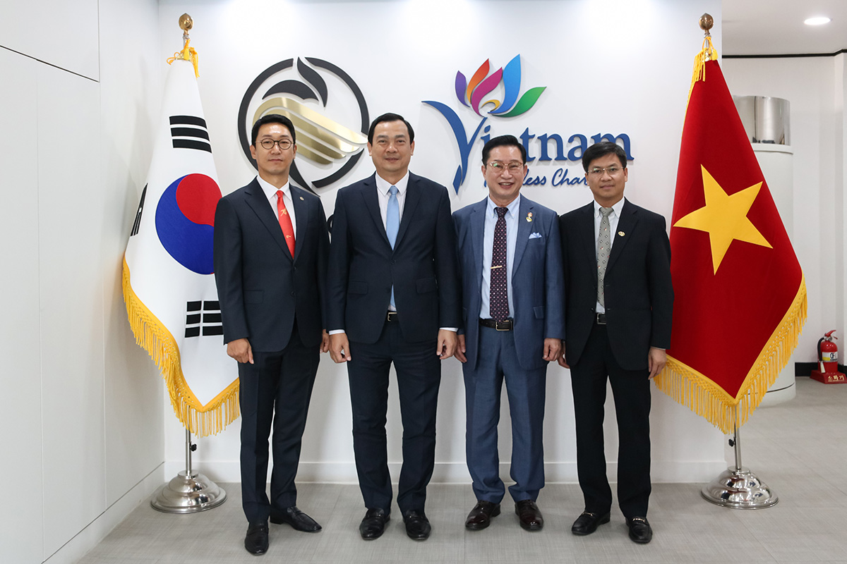 Tổng cục trưởng Nguyễn Trùng Khánh thăm và làm việc tại Văn phòng Xúc tiến Du lịch Việt Nam tại Hàn Quốc