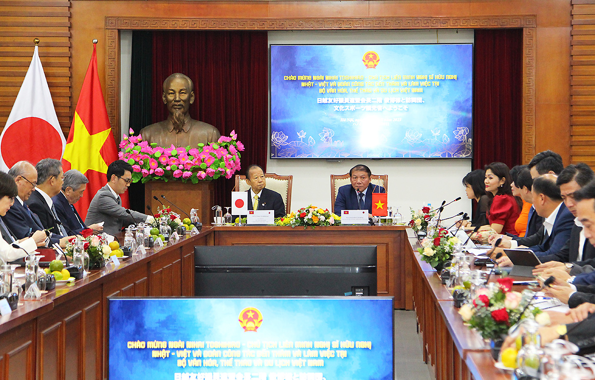 Bộ trưởng Nguyễn Văn Hùng tiếp Chủ tịch Liên minh Nghị sĩ hữu nghị Nhật - Việt