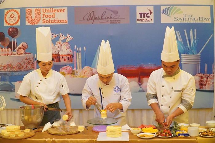 Bình Thuận: Bồi dưỡng kiến thức làm bánh cho đầu bếp