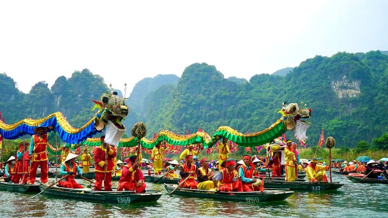 Ninh Bình: Lễ hội Tràng An thu hút hàng nghìn người dân tham dự