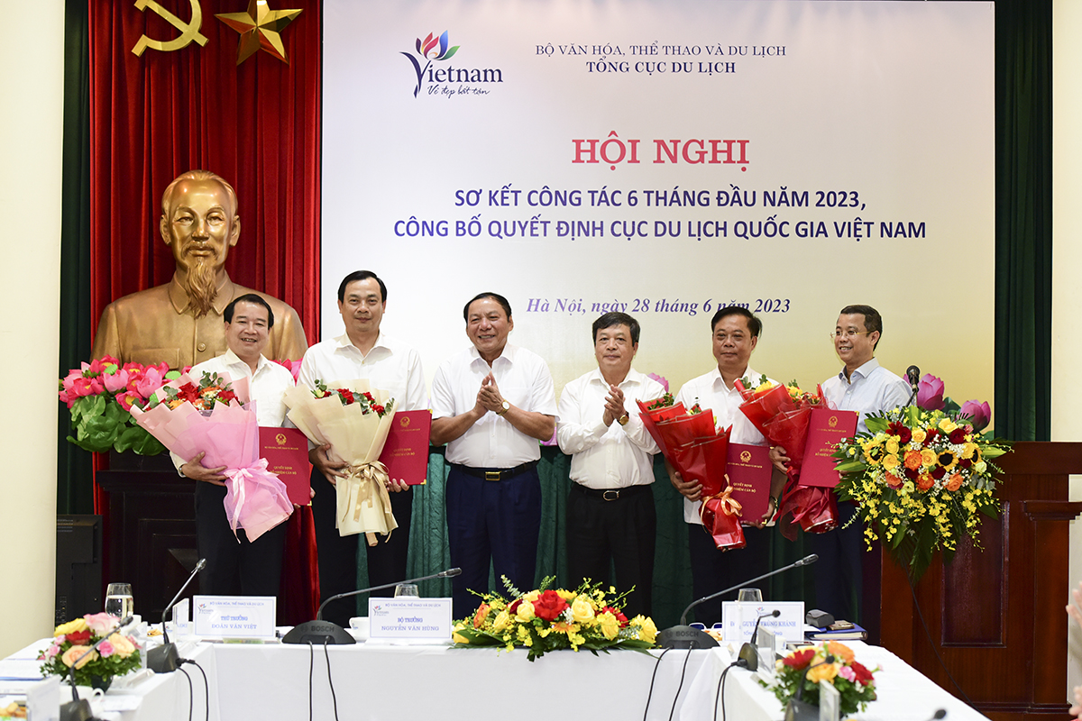 Công bố Quyết định nhân sự Lãnh đạo Cục Du lịch Quốc gia Việt Nam 
