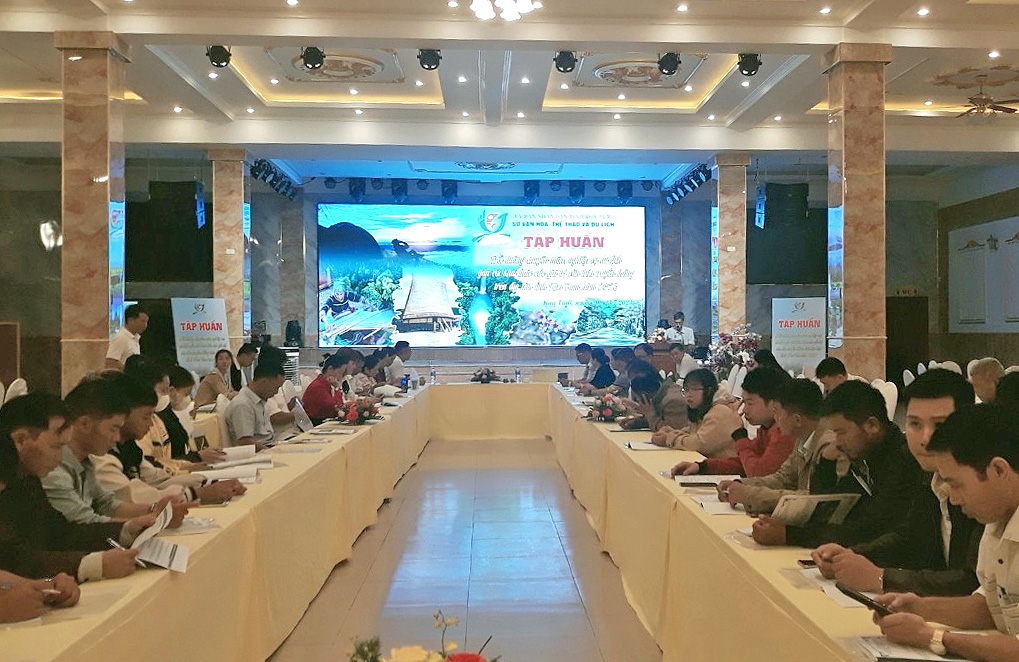 Kon Tum tổ chức lớp tập huấn bồi dưỡng chuyên môn, nghiệp vụ du lịch gắn với phát huy các giá trị văn hóa truyền thống năm 2023