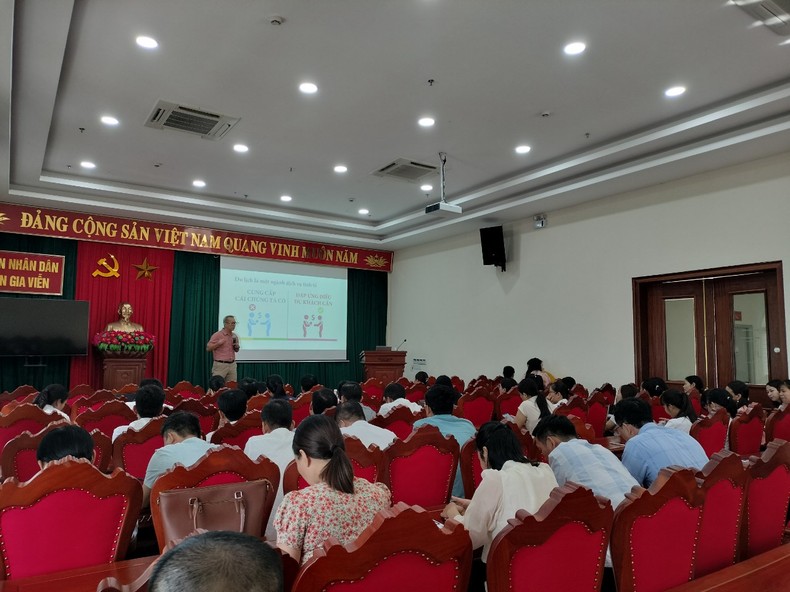 Bồi dưỡng nâng cao kiến thức kỹ năng giao tiếp, ứng xử văn minh du lịch tại Ninh Bình