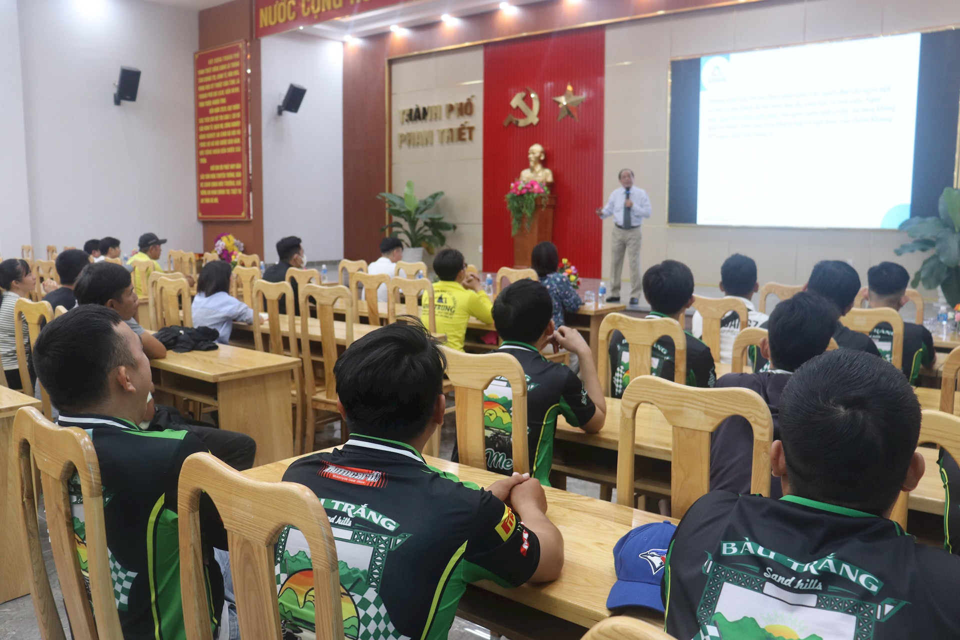 Bình Thuận: Bồi dưỡng kỹ năng giao tiếp ứng xử với khách du lịch