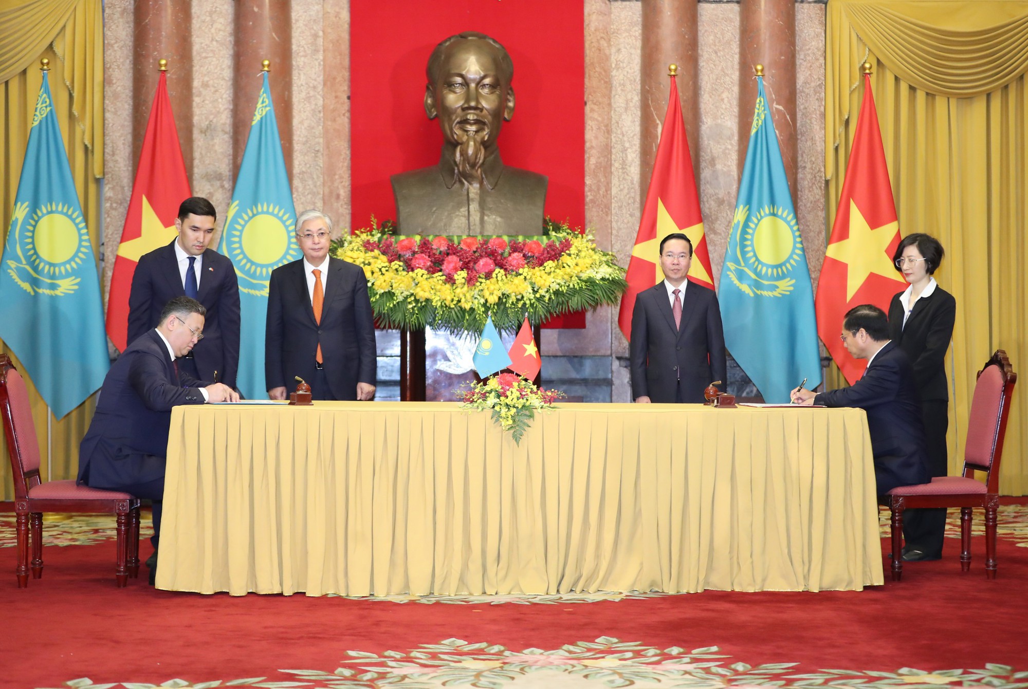 Việt Nam và Kazakhstan ký kết hiệp định miễn thị thực song phương cho công dân mang hộ chiếu phổ thông