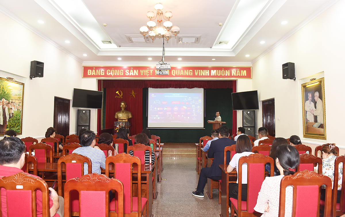Trung tâm Thông tin du lịch nói chuyện chuyên đề về chuyển đổi số tại Khu Di tích Chủ tịch Hồ Chí Minh tại Phủ Chủ tịch 