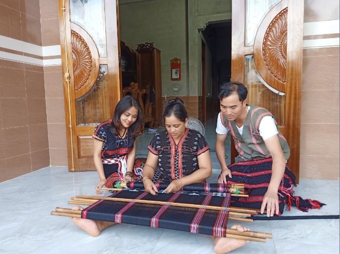 Đồng bào Tà Ôi (Thừa Thiên Huế) giữ nghề dệt zèng
