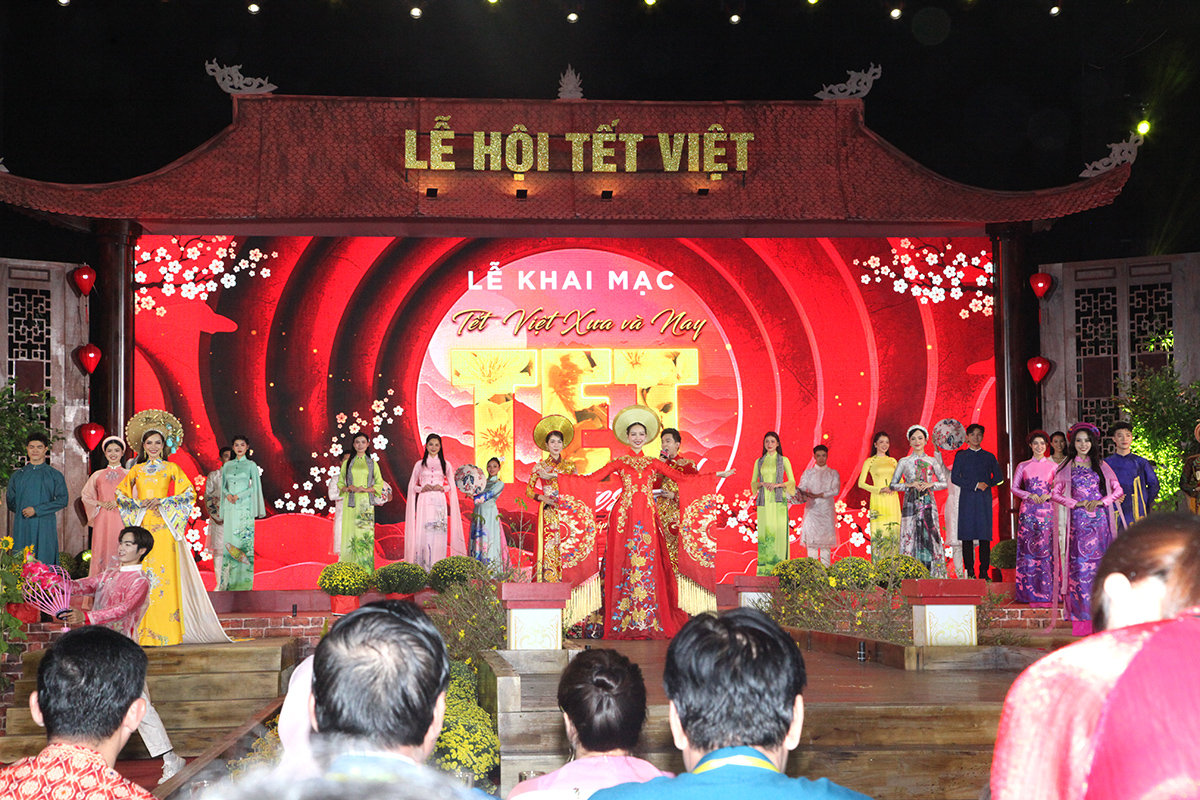 Tưng bừng khai mạc Lễ hội Tết Việt 2024 - Tết Việt xưa và nay tại TP. Hồ Chí Minh