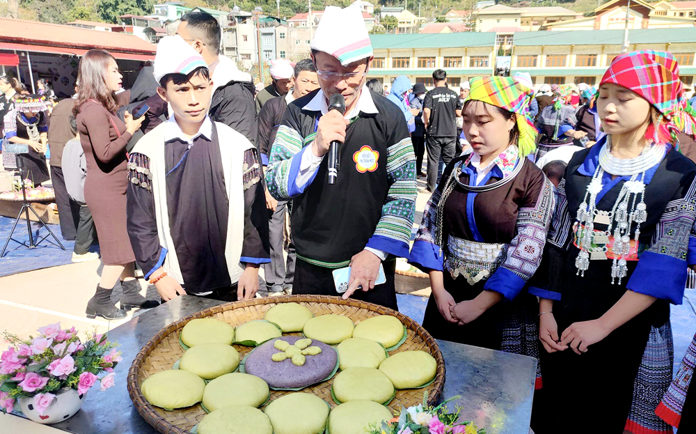 Mù Cang Chải (Yên Bái): Hội thi giã bánh dày người Mông tết Dương lịch 2024