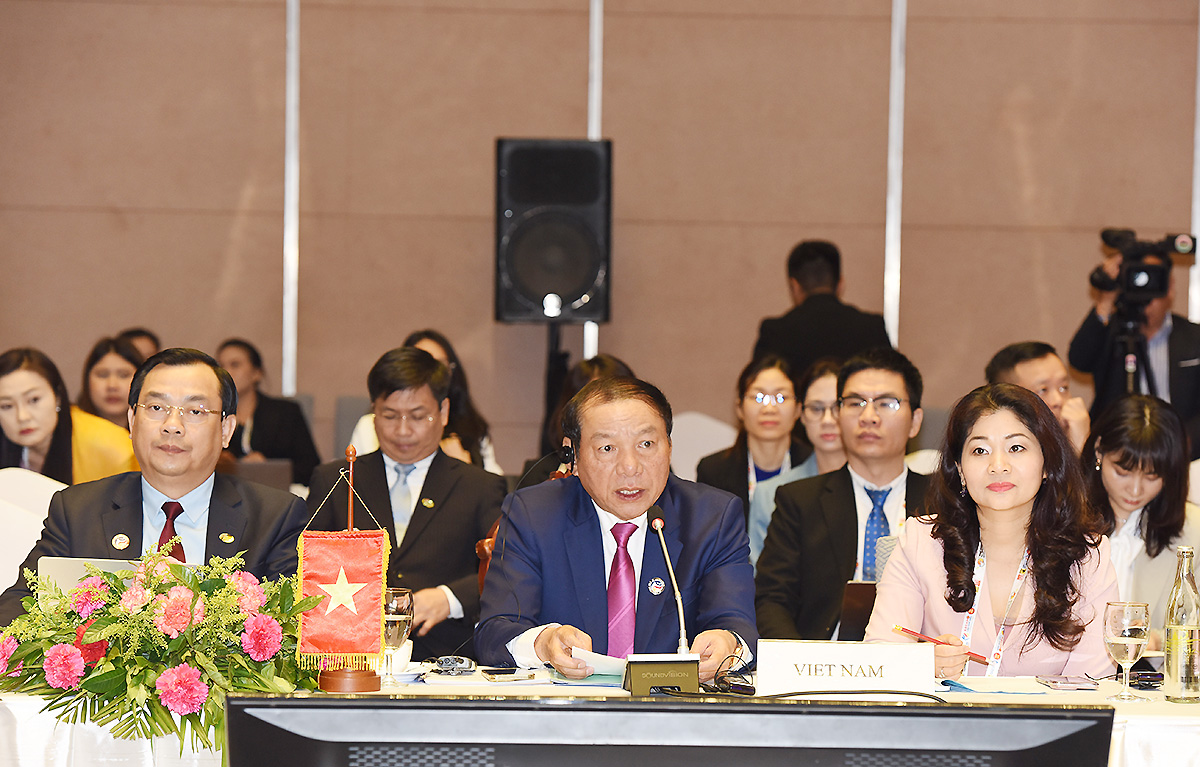 Bộ trưởng Nguyễn Văn Hùng: Thị trường nội khối ASEAN là một trong những động lực thúc đẩy sự phục hồi mạnh mẽ của du lịch Việt Nam