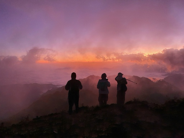 Bỏ phố về rừng: Khi giới trẻ tìm đến trekking để làm mới cuộc sống