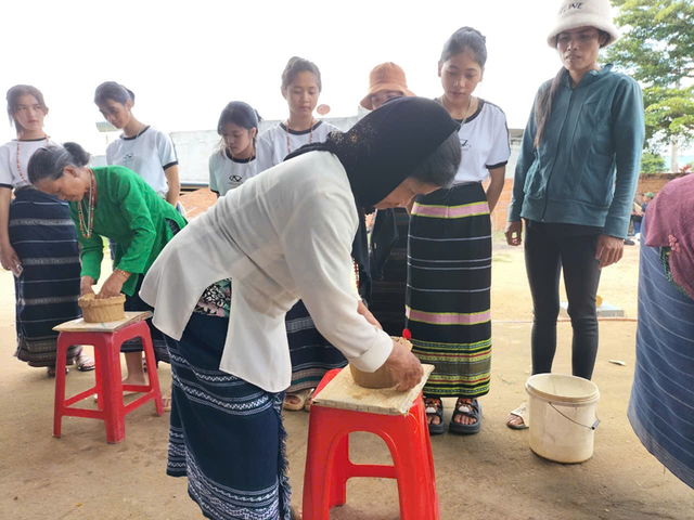 Lâm Đồng: Phục hồi, bảo tồn và phát huy nghề làm gốm của người Churu