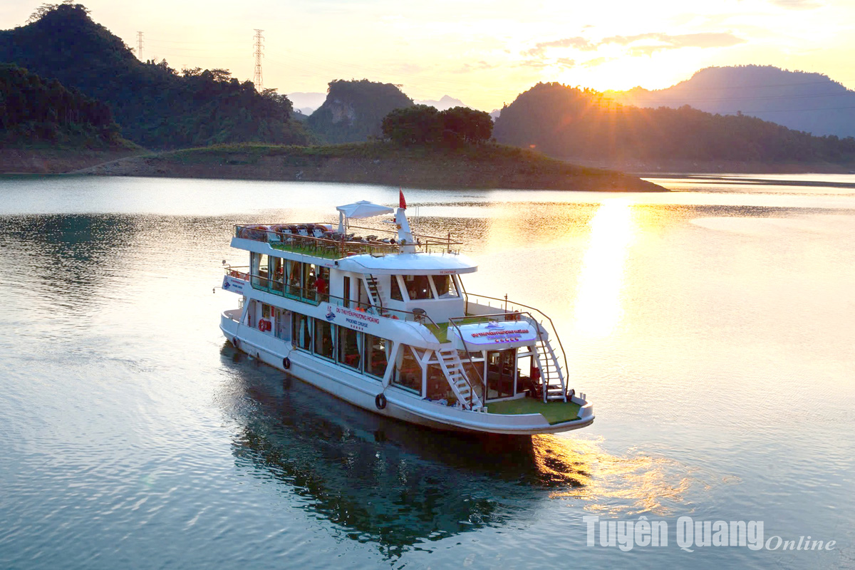 Tuyên Quang: Na Hang đưa du thuyền Phượng Hoàng vào hoạt động