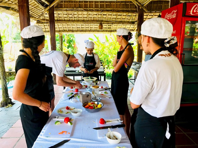 Học nấu ăn tại Hội An và khám phá Mỹ Sơn (Quảng Nam) vào top 13 trải nghiệm đáng thử khi đến Việt Nam