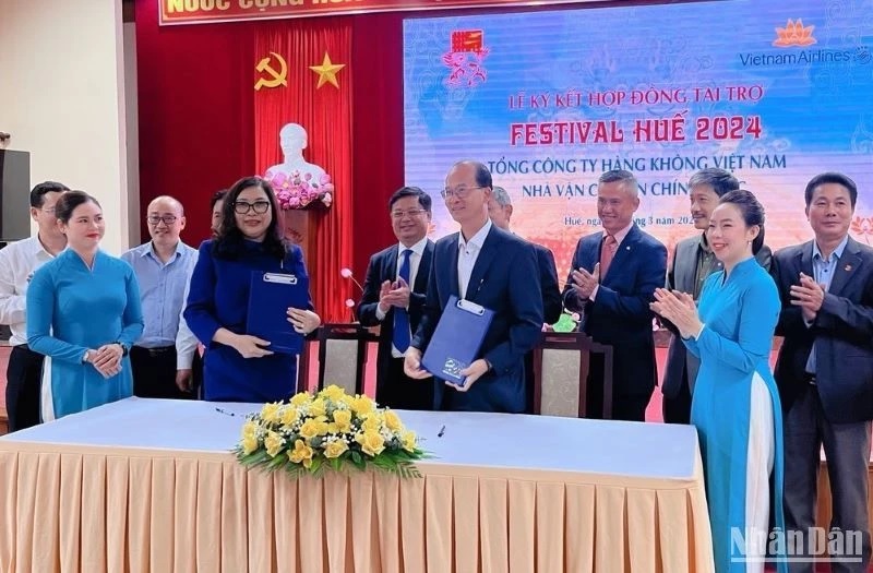 Vietnam Airlines đồng hành cùng Festival Huế năm thứ 9 liên tiếp