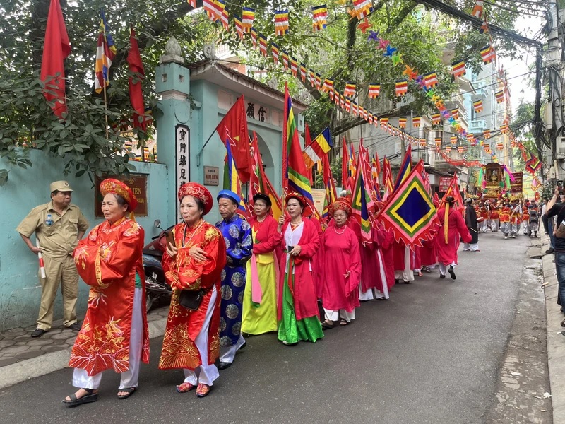 Tưng bừng Lễ hội đền Kim Liên ở Hà Nội