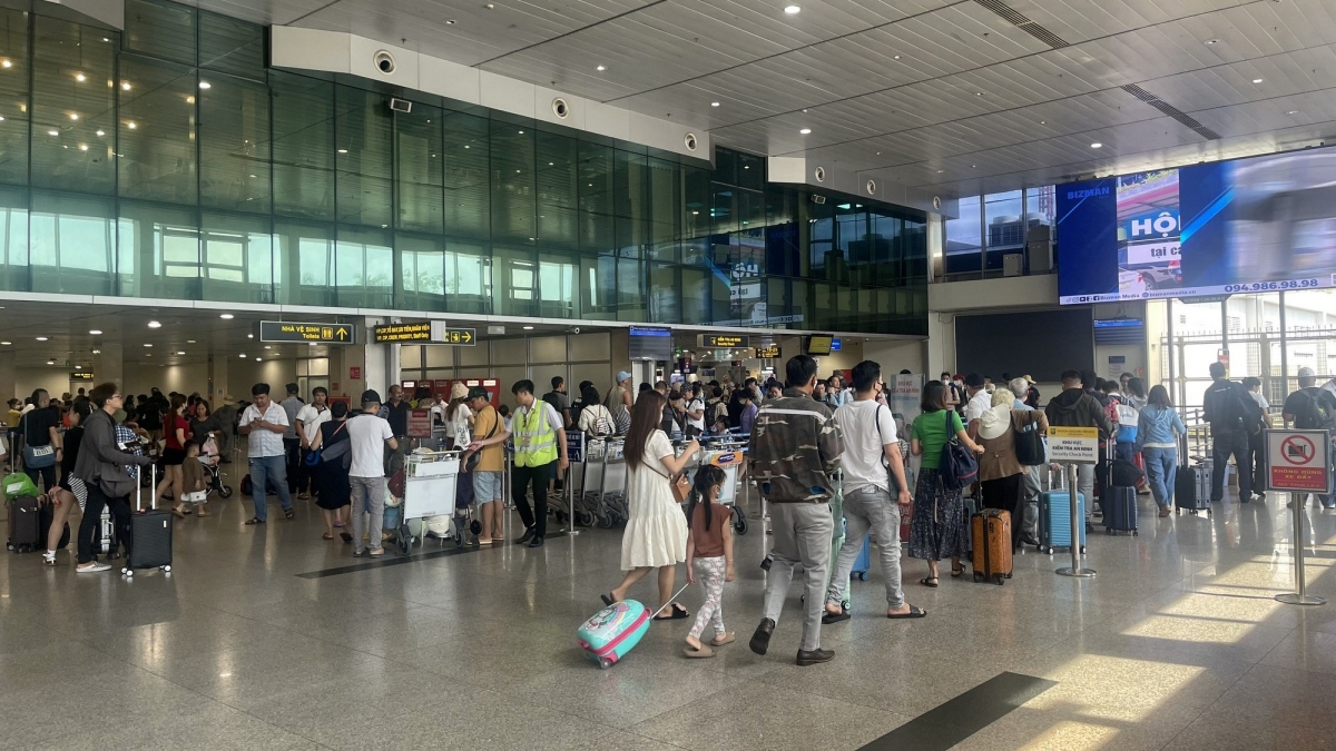 Sân bay Tân Sơn Nhất dự kiến đón 120.000 lượt khách mỗi ngày trong dịp lễ 30/4