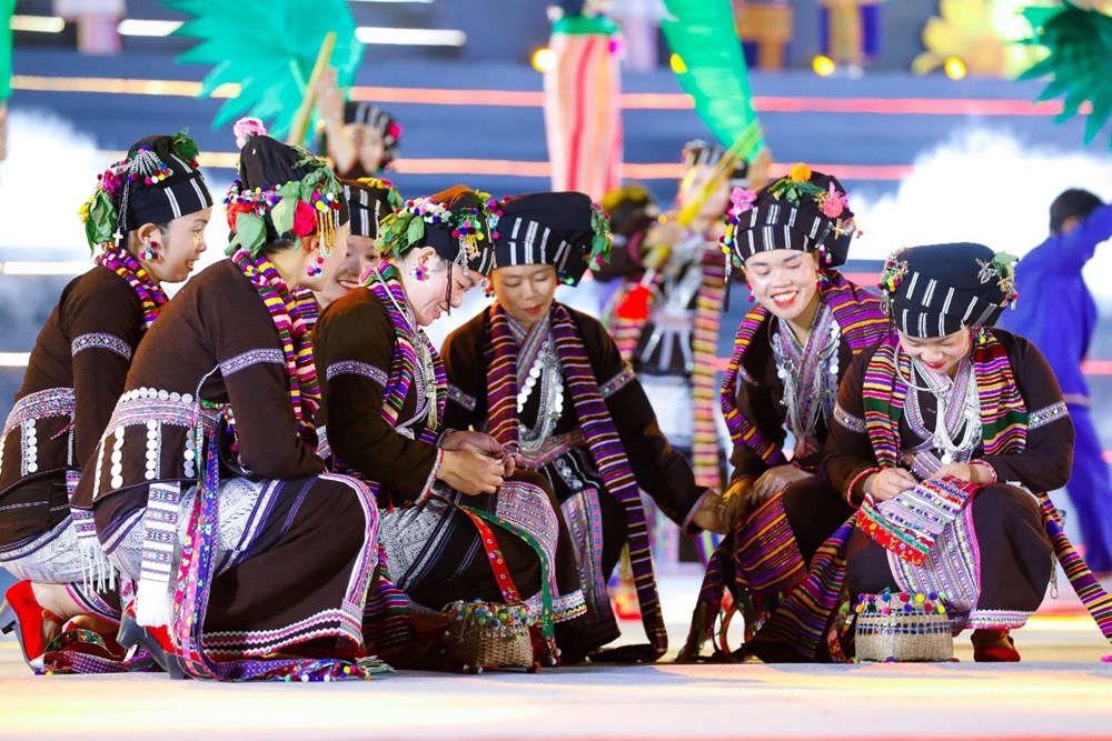 Nét độc đáo trong trang phục truyền thống dân tộc Lự ở Lai Châu