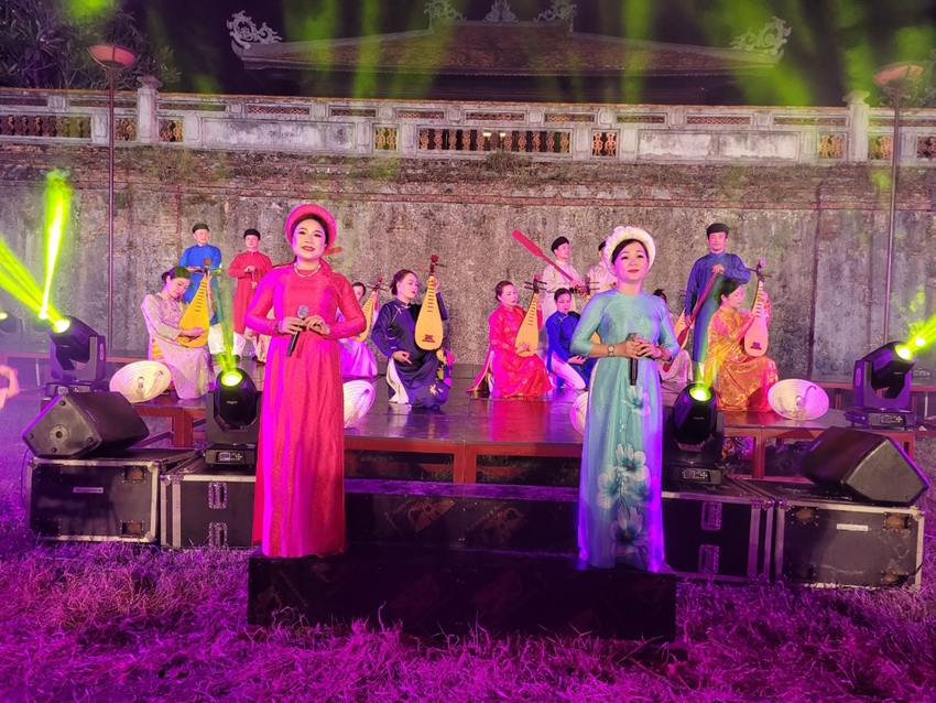 Thừa Thiên Huế: Phố đêm Hoàng Thành rộn ràng đón lễ hội