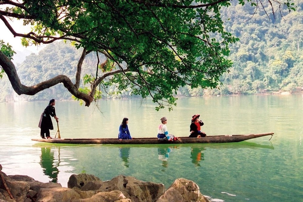 Giữ ''viên ngọc xanh Hồ Ba Bể'' trước tăng trưởng ''nóng'' về du lịch