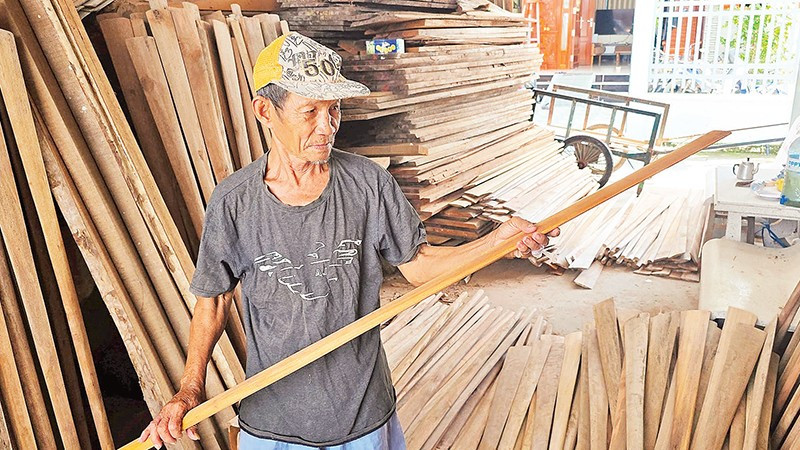 Nhộn nhịp làng nghề mùa con nước