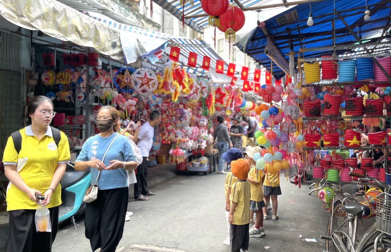 TP. Hồ Chí Minh: Phố lồng đèn Chợ Lớn rực rỡ trước tết Trung thu