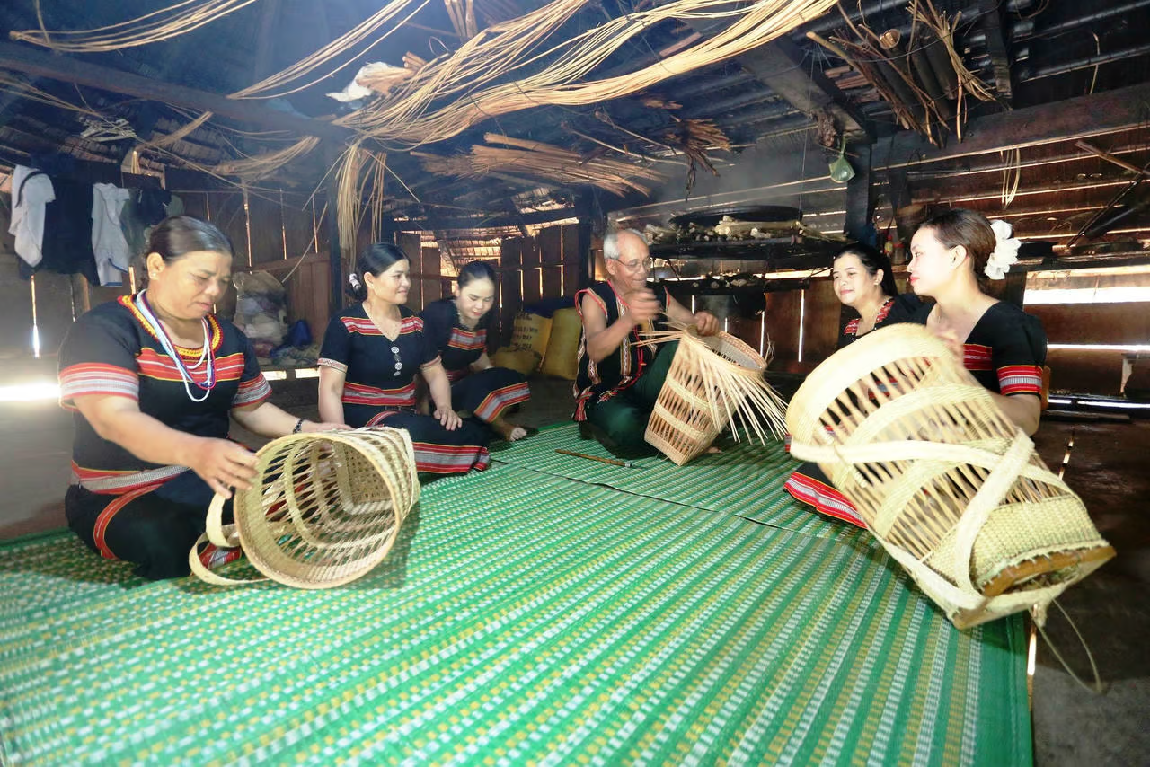 Đà Nẵng: Những người “giữ lửa” cho nghề truyền thống ở vùng cao