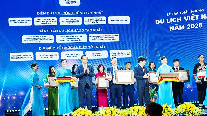 Du lịch khơi dậy lòng yêu Tổ quốc