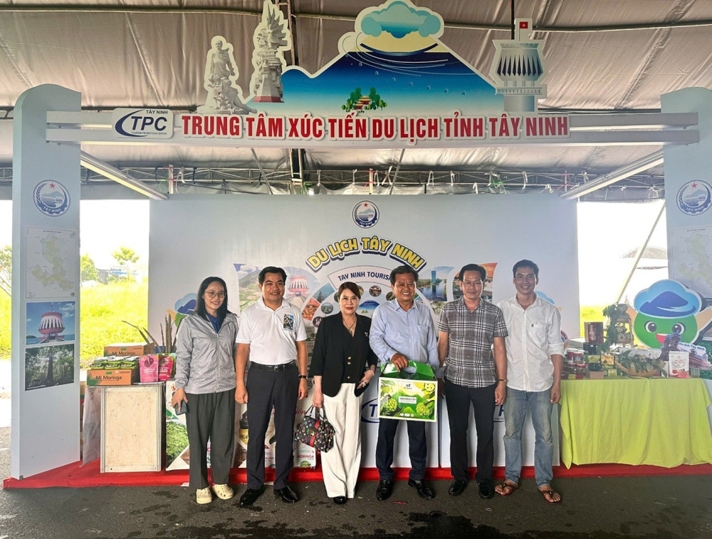 Tây Ninh quảng bá điểm đến và đặc sản địa phương tại An Giang