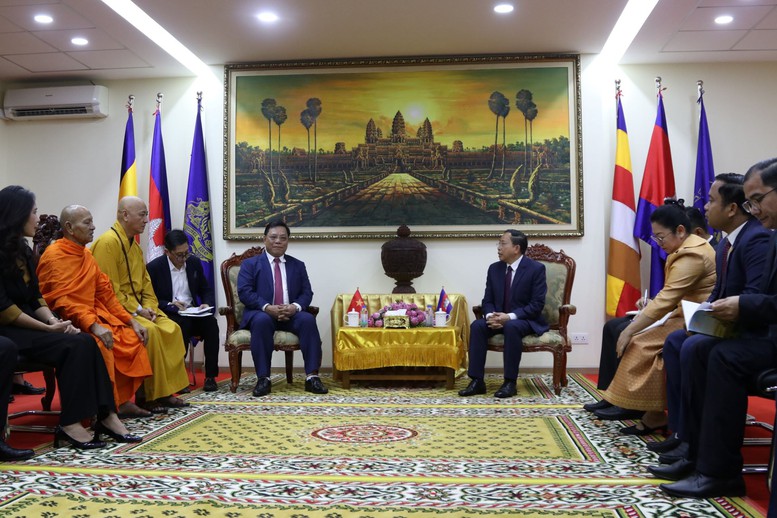 Giao lưu tôn giáo, thắt chặt tình đoàn kết Nhân dân ba nước Việt Nam - Lào - Campuchia