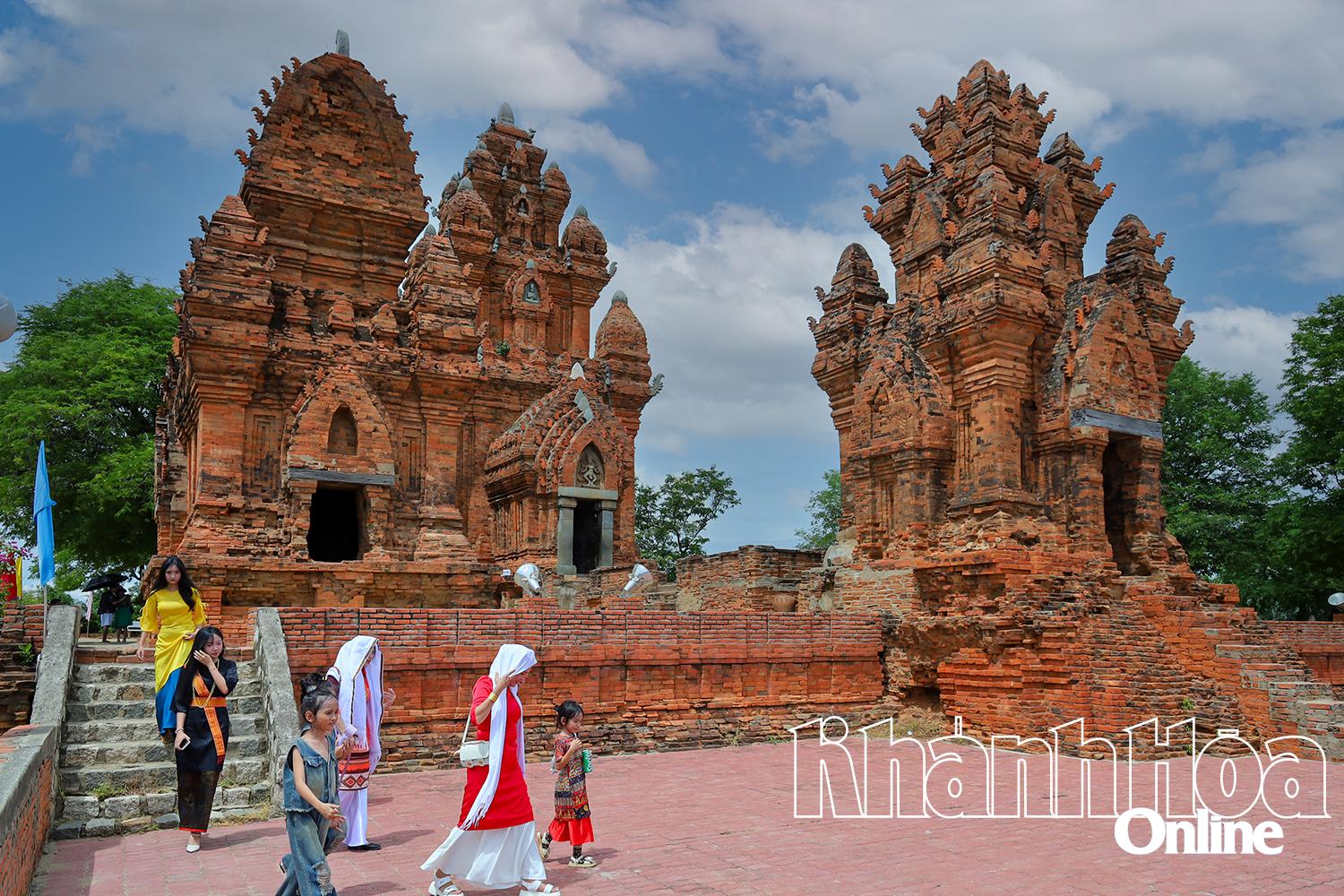 Khánh Hòa: Khai thác giá trị các tháp Chăm vào du lịch