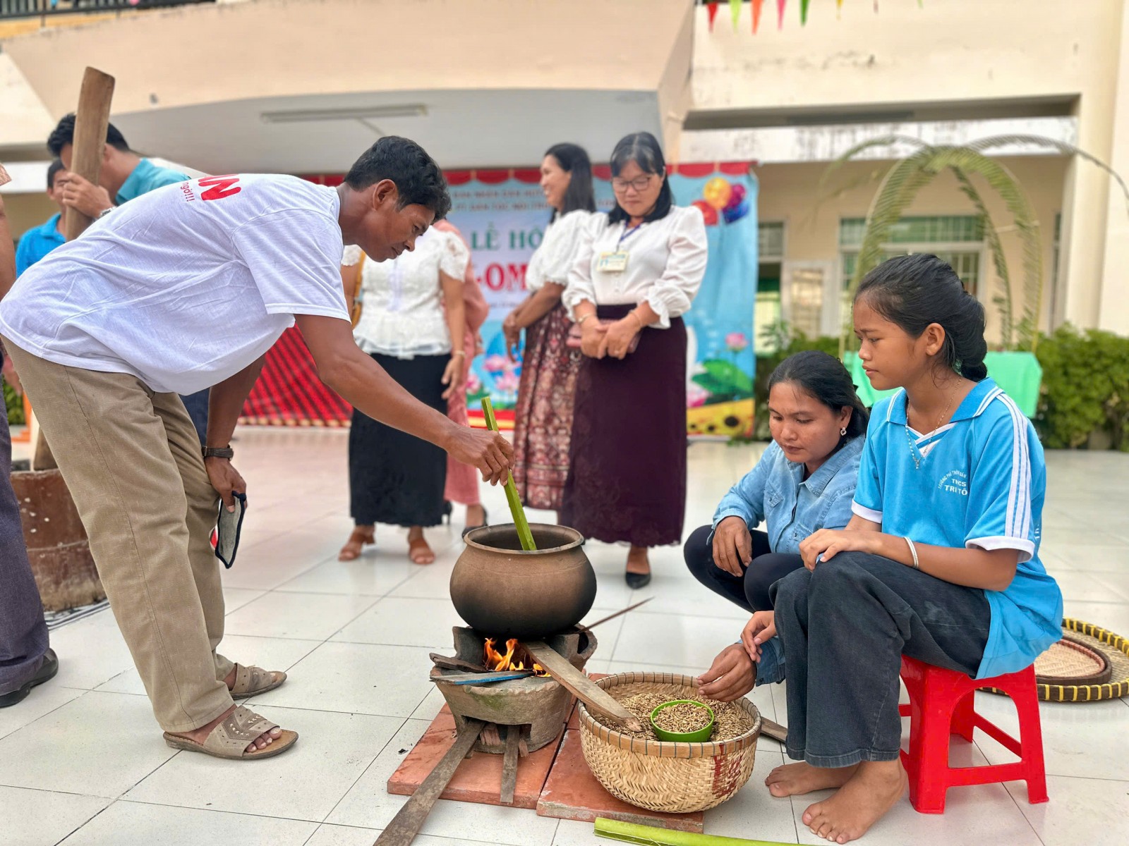 Ngày 01/11, xã Ô Lâm (An Giang) tổ chức Hội thi “Giã cốm dẹp” mừng Lễ hội Ok Om Bok