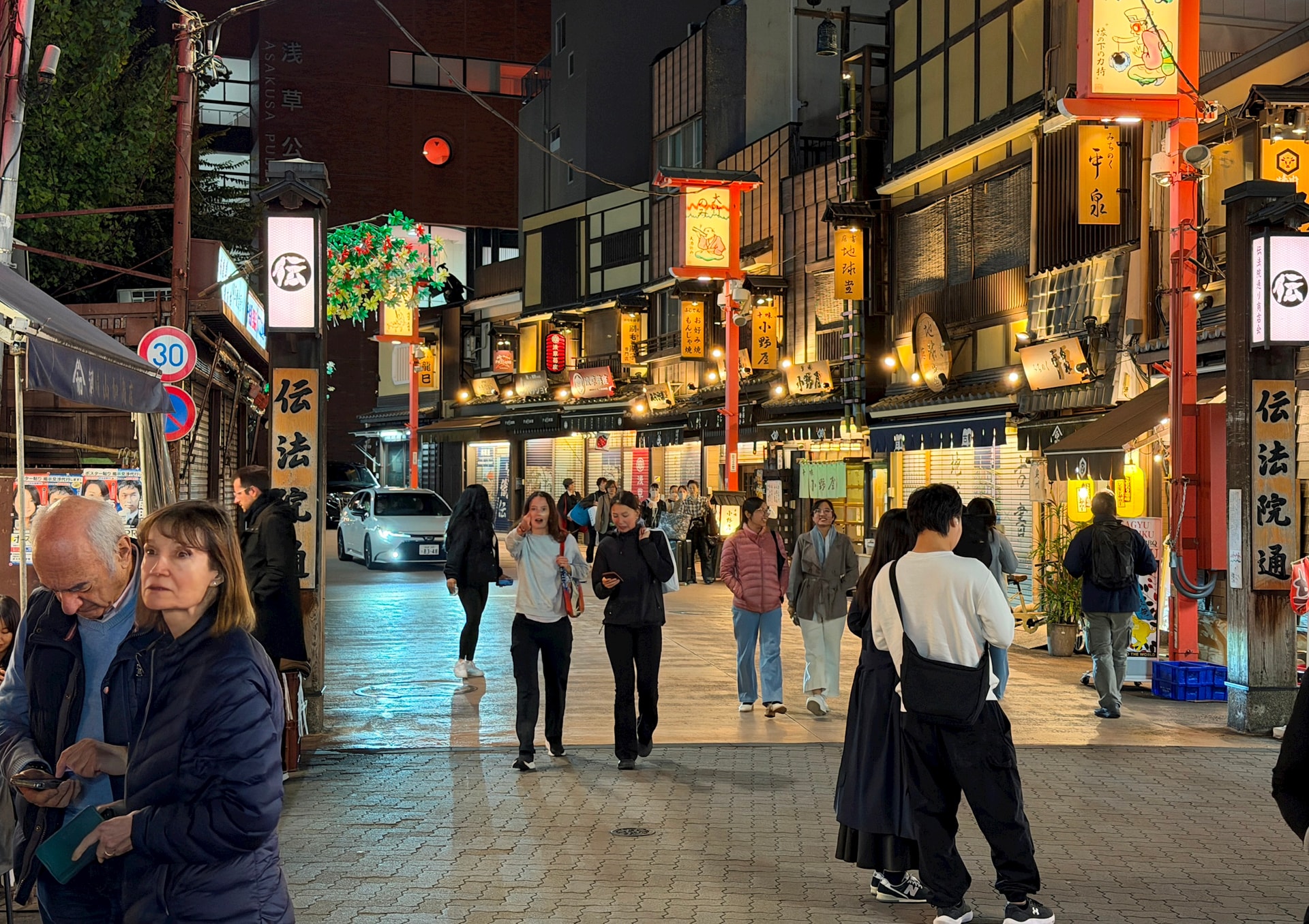 Lệ phí thị thực Nhật Bản có thể tăng tương đương Mỹ và châu Âu