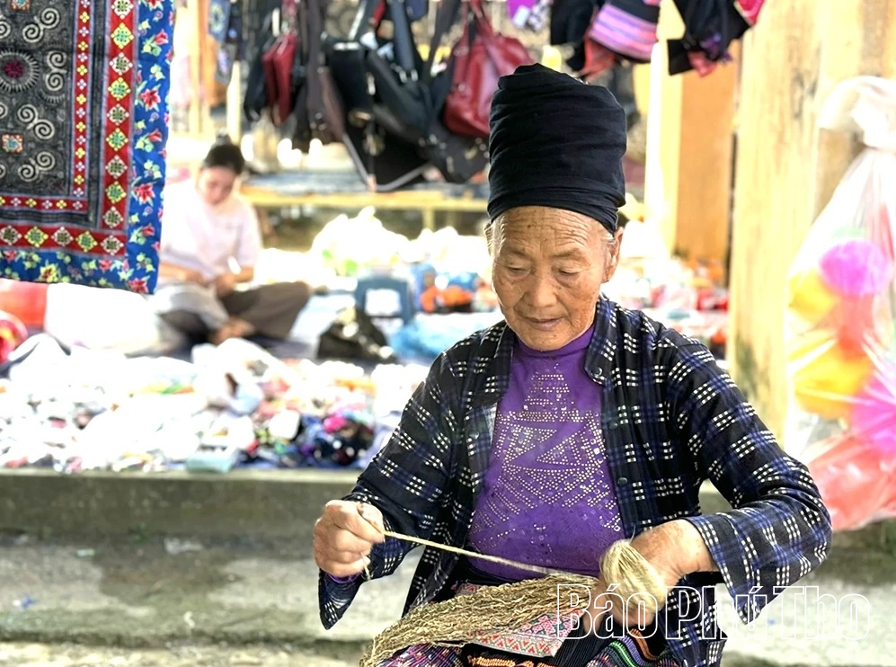 Sắc màu phiên chợ Pà Cò (Phú Thọ)
