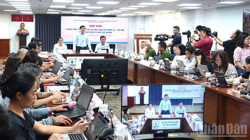 Nhiều hoạt động hấp dẫn tại Ngày hội Cua Cà Mau lần II