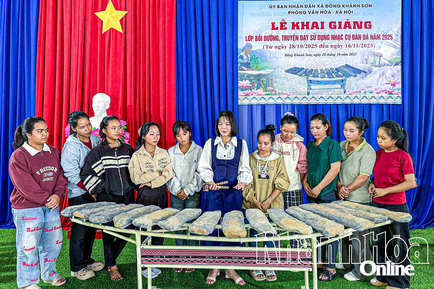 Để tiếng đàn đá mãi ngân vang