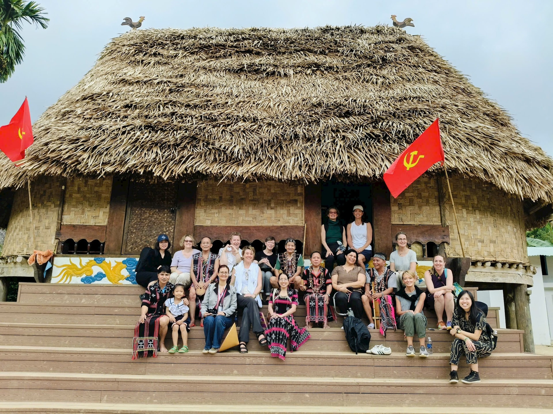 Về Bhơ Hôồng xem đồng bào Cơ Tu làm du lịch