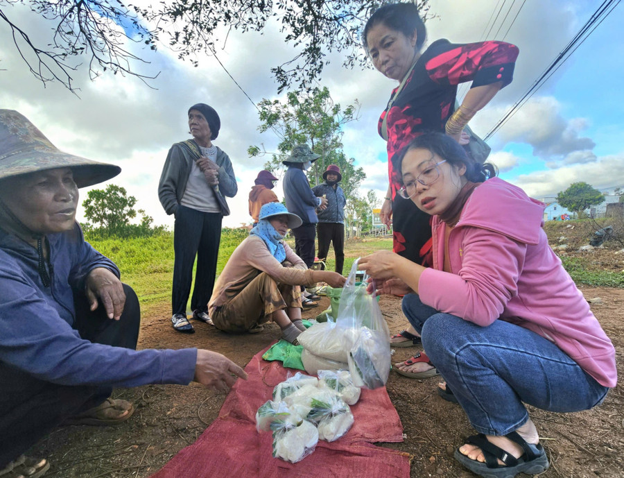 Mộc mạc chợ làng Jrai - Gia Lai