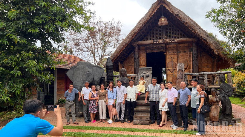 Trải nghiệm văn hóa Ê Đê với một ngày ở “buôn trong lòng phố”