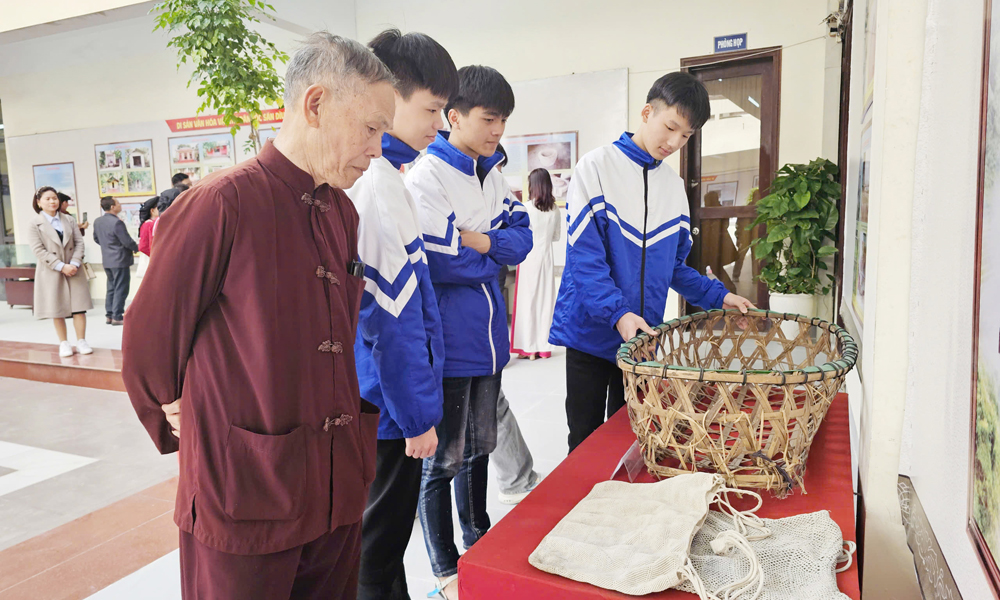 Độc đáo nghề đan sung của người Sán Chí ở Bắc Ninh