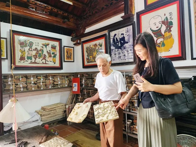 Giữ hồn tranh Đông Hồ trong đời sống đương đại