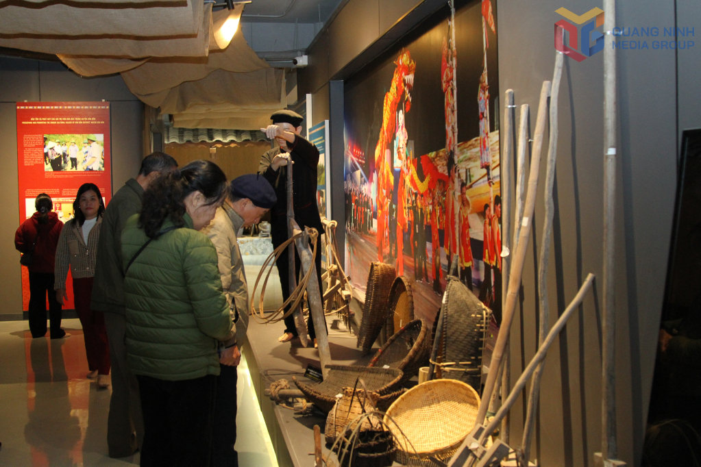 Nhà trưng bày văn hoá Sán Dìu ở Vân Đồn (Quảng Ninh)