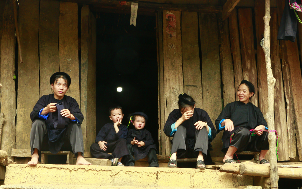 Phong tục dựng nhà và thủ tục vào nhà mới của người Nùng Vẻn - Cao Bằng