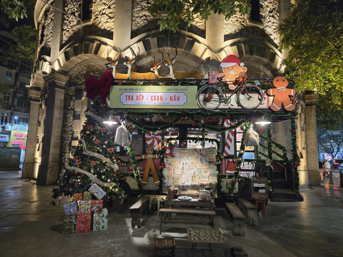 Toa tàu di sản thành điểm check-in độc đáo của Hà Nội