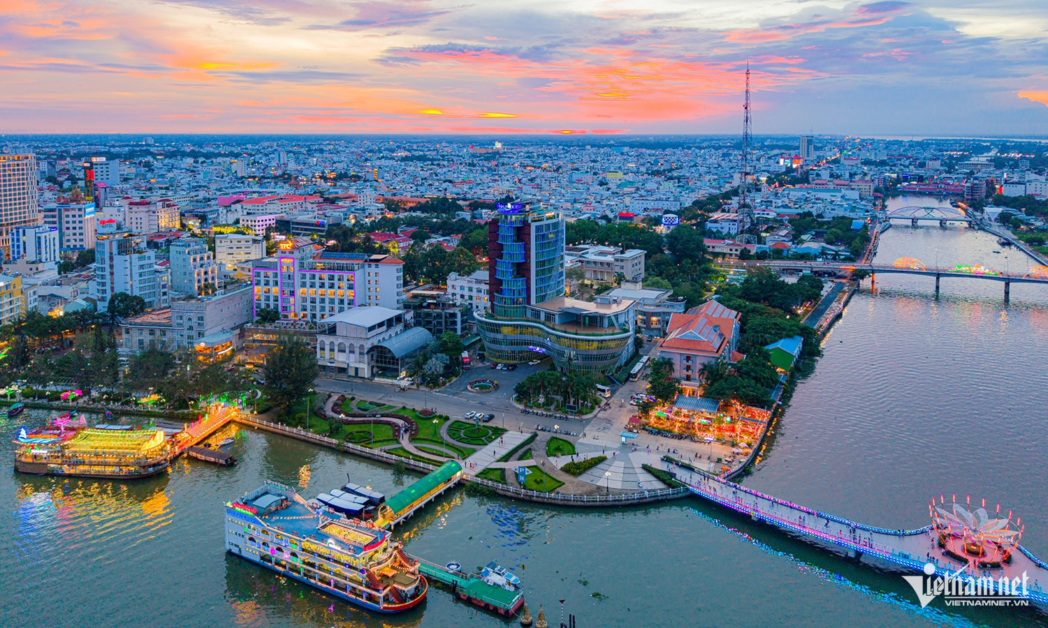 Những địa điểm tham quan nổi tiếng ở phường đông dân nhất Cần Thơ