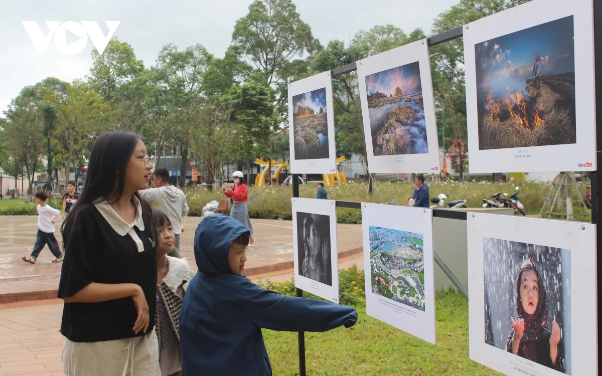 Đắk Lắk: Triển lãm ảnh nghệ thuật “Sắc màu hội tụ” hòa cùng không khí Lễ hội cà phê lần thứ 9